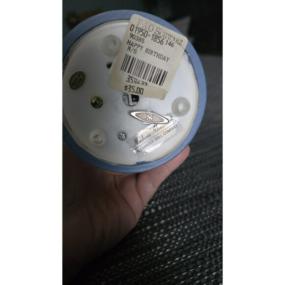 FAO Schwarz Madame Alexander Snow Globe Plays Happy Birthday Music Wind Up Nobox - Picture 4 of 7